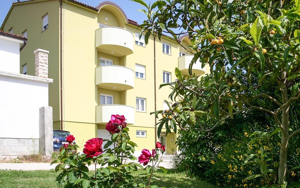 Apartments Verde Premantura Exterior photo